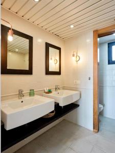 A bathroom at CocoBeach Mojácar