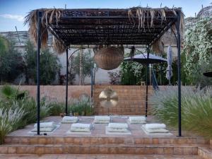 Gallery image of L'Hacienda Joud - Privatisation de 5 chambres dans un havre de paix à Marrakech avec piscine & cuisinière privée dans le désert d'Aït Ourir in Aïn er Rmel +52 photos