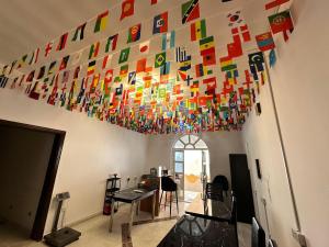 TV a/nebo společenská místnost v ubytování International Abu-Dhabi Hostel Villa