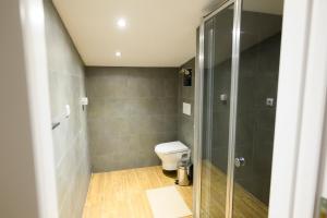 Foto sihtkohas Niš asuva majutusasutuse Premium L&L Apartments Modern Designer Stay with Spa Vibe galeriist