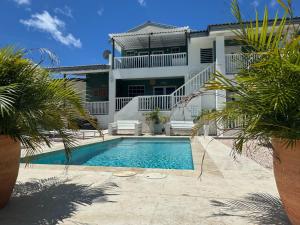 Piscina di 4BlessingsCuracao1 o nelle vicinanze