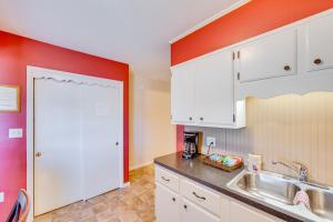 Afbeelding uit fotogalerij van Schoolhouse Haven in Gap Communal Grill and Patio in Gap