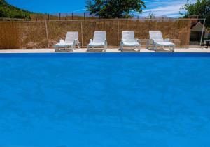 Bazén v ubytování Holiday Home Mediteran nebo v jeho okolí