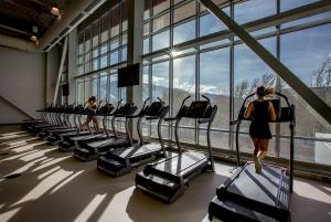 Fitness centrum a/nebo fitness zařízení v ubytování University Inn