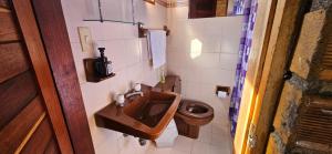 Φωτογραφία από το άλμπουμ του Rustic, 6BR Chalet on Beautiful Estate σε Ριονέγρο