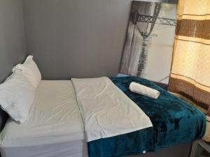 Postel nebo postele na pokoji v ubytování BDC Paarl Accommodation and Guest House