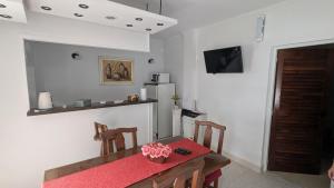 a dining room with a table and a refrigerator at Tu lugar en Rada Tilly in Rada Tilly