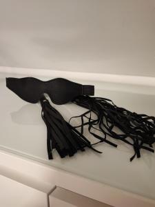 a black umbrella sitting on top of a table at Gîte-Love Room L'Albizia - Escapade romantique in Bindernheim