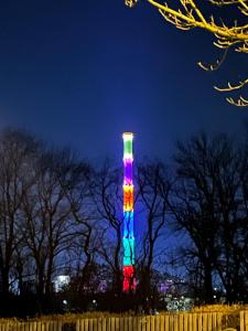 a lit up tower at night with trees in the background at FeWo Blick zum Lulatsch in Chemnitz
