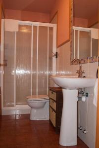 Ένα μπάνιο στο Apartamentos Rurales Casa Marcelo +80 φωτογραφίες