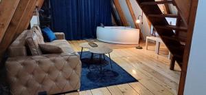 Зона вітальні в Vip Villa Jagodina - Jakuzzi is free - Private parking is free - Beautiful view of nature