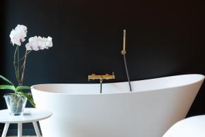 Fotografie z fotogalerie ubytování KH Lezama Suites, Breakfast & Laundry LB0530 v destinaci Lezama