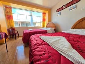 Postel nebo postele na pokoji v ubytování HOSTAL ACUARIUS PUNO