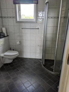 Ένα μπάνιο στο Large house 5 bedr 2 full baths Near trainst +10 φωτογραφίες
