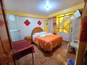 Postel nebo postele na pokoji v ubytování HOSTAL ACUARIUS PUNO