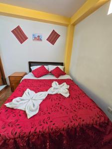 Postel nebo postele na pokoji v ubytování HOSTAL ACUARIUS PUNO