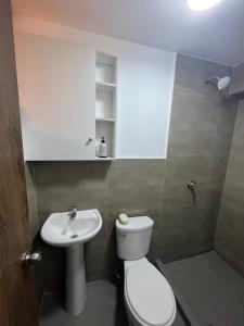 Bilik mandi di Siéntete como en casa