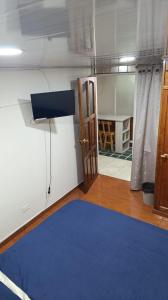 TV a/nebo společenská místnost v ubytování Hospedaje Room's El Dorado