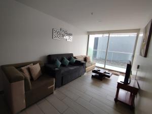 Predel za sedenje v nastanitvi Lovely View Studio Building Heated Pool Gym Turco WIFI