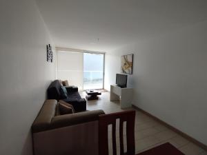 Predel za sedenje v nastanitvi Lovely View Studio Building Heated Pool Gym Turco WIFI