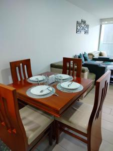 Predel za sedenje v nastanitvi Lovely View Studio Building Heated Pool Gym Turco WIFI