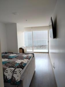 Postelja oz. postelje v sobi nastanitve Lovely View Studio Building Heated Pool Gym Turco WIFI