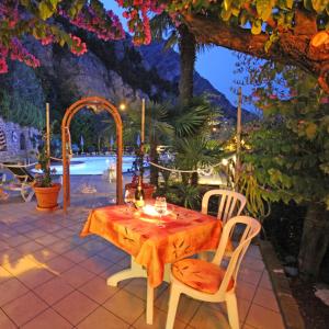 Bazén v ubytování Hotel Augusta Garnì nebo v jeho okolí