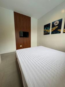TV a/nebo společenská místnost v ubytování Lakandiwa Tourist Inn