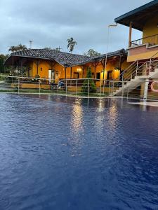 Bazén v ubytování Ecohotel Guaduales Nature nebo v jeho okolí