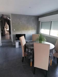 Zdjęcie z galerii obiektu Appartement confortable à Arnage - 80 m² - Terrasse et jardin w mieście Arnage