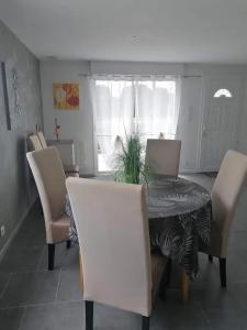 Zdjęcie z galerii obiektu Appartement confortable à Arnage - 80 m² - Terrasse et jardin w mieście Arnage +6 zdjęć