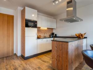Kuchyňa alebo kuchynka v ubytovaní Tauern Suites Mitterwirt TOP 214