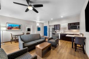 TV a/nebo společenská místnost v ubytování Best Western Port Aransas