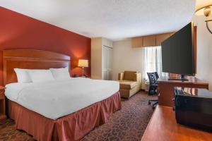 Postel nebo postele na pokoji v ubytování Best Western St. Louis Fairview Heights