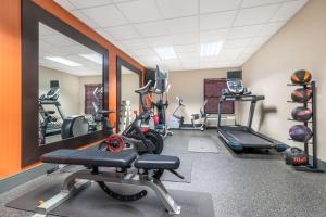 Fitness centrum a/nebo fitness zařízení v ubytování Best Western St. Louis Fairview Heights