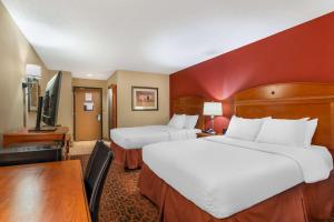 Postel nebo postele na pokoji v ubytování Best Western St. Louis Fairview Heights