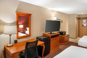 Postel nebo postele na pokoji v ubytování Best Western St. Louis Fairview Heights