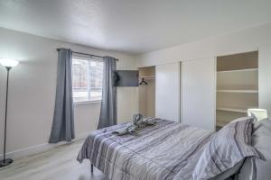 Postel nebo postele na pokoji v ubytování Vegas Getaway Near Strip! Sleeps 6! + 3 fotografie