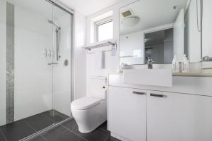 Oaks Townsville Hotel的一间浴室