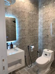 Ένα μπάνιο στο Doolv Guest Houses