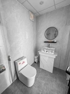 a bathroom with a toilet and a sink and a mirror at Vile Villa- Homestay 2 Đảo Phú Quý in Cu Lao Thu