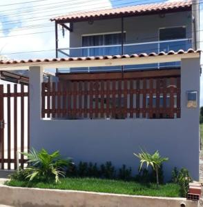 a house with a fence in front of it at Maravilha do Patacho in Pôrto de Pedras