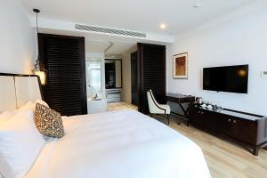 Μια τηλεόραση ή/και κέντρο ψυχαγωγίας στο Montgomerie Links Hotel & Villas