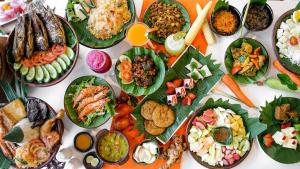 Makanan di atau berdekatan hotel