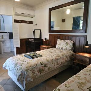 Postel nebo postele na pokoji v ubytování Daintree Riverview Lodges