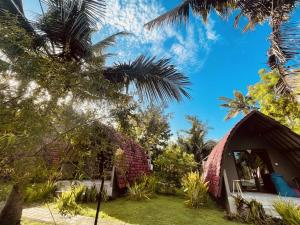 a house in the middle of a garden with trees at Apit Lawang EcoLodge Nusa Penida in Sampalan