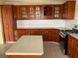 Gallery image of Yellow Doors - Tranquil comfortable retreat in Saint James