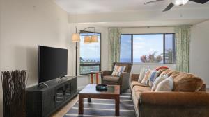 TV a/nebo společenská místnost v ubytování Walua Hale, By The Trail