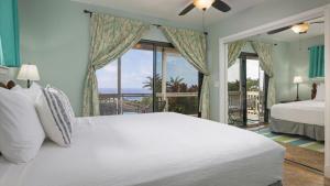 En eller flere senge i et værelse på Walua Hale, By The Trail