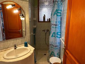 Ένα μπάνιο στο Maison Familiale sur la Côte Vermeille avec Climatisation et WIFI - FR-1-309-497 +17 φωτογραφίες